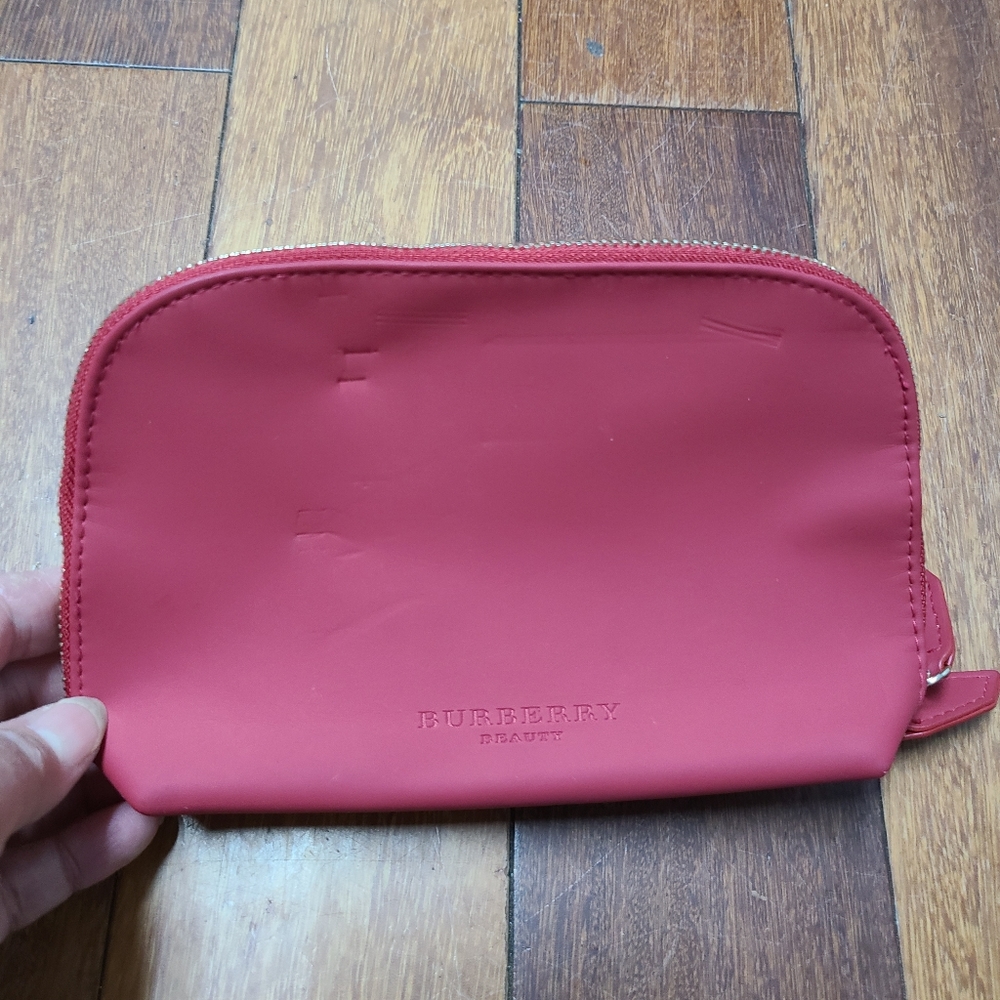 Burberry cosmetic pouch/ Sz 4.5x7.5x1.5
